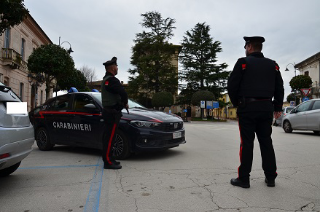 Cepagatti - Rientra a casa ubriaco e picchia la madre, arrestato